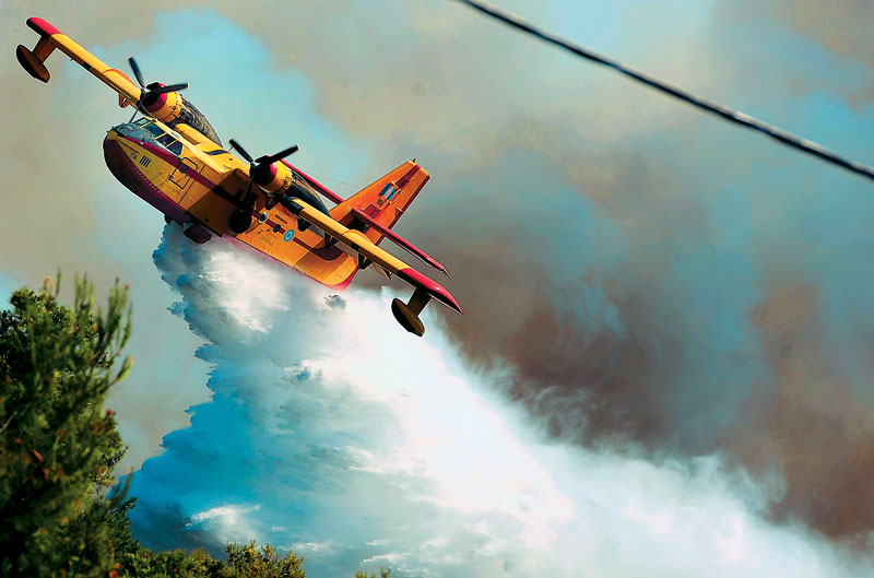 Οι ηρωικοί πιλότοι των “αρχαίων” CL-215 Canadair [βίντεο]