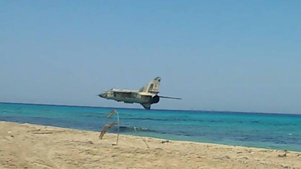 Μαχητικό MIG-23 της Λιβύης εκτελεί εκπληκτικά χαμηλή πτήση [βίντεο]