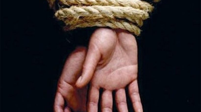 Βόλος: Έδεσαν 45χρονη και τον 13χρονο γιο της και έφυγαν με το αυτοκίνητό της