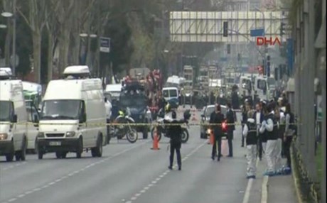 Ένας αστυνομικός νεκρός από τις βίαιες συγκρούσεις στην Κωνσταντινούπολη