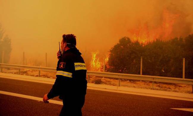 Κλειστός ο αυτοκινητόδρομος Κορίνθου – Τριπόλεως λόγω πυρκαγιάς