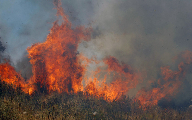 Σε ύφεση η φωτιά στους πρόποδες του Ολύμπου