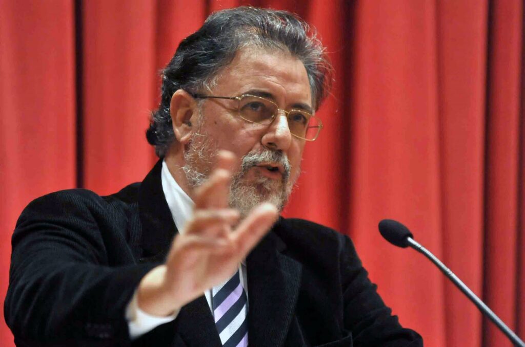 Γ.Πανούσης: ”Εμείς θα προσπαθήσουμε για την αστυνομική βία, εσείς θα καταγγείλετε όσους ρίχνουν μολότοφ;”