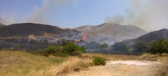 Πυρκαγιά στη Μύρινα της Λήμνου [εικόνες]