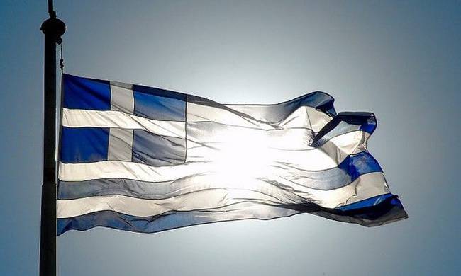 Ναύπλιο: Χειροπέδες για αλλοδαπούς και “Έλληνες” που κατέβασαν και έκαψαν την ελληνική σημαία!