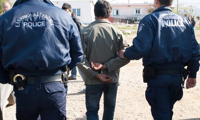 Κως: Συνελήφθησαν Πακιστανοί που προμήθευαν πλαστά πιστοποιητικά παραμονής