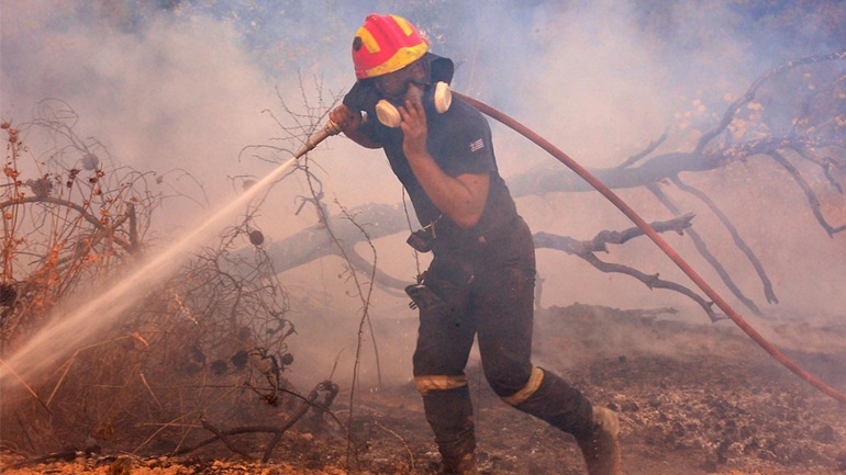 Σε εξέλιξη πυρκαγιά στη Σάμο