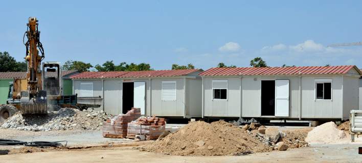 Αναβάλλεται η μετεγκατάσταση των λαθρομεταναστών στον Βοτανικό λόγω ελλείψεων σε…κλιματιστικά