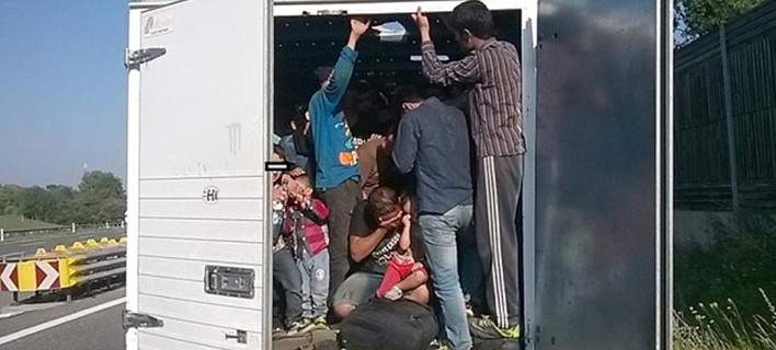 Αυστρία: 86 λαθρομετανάστες ταξίδευαν στοιβαγμένοι σε ένα μικρό φορτηγό
