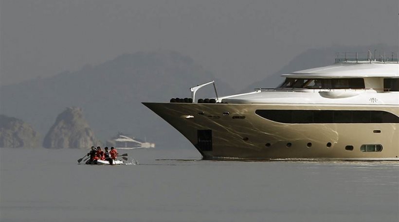 NBC: Στην Κω οι λαθρομετανάστες περνάνε ανενόχλητοι μπροστά από τα σούπερ γιοτ (vid)