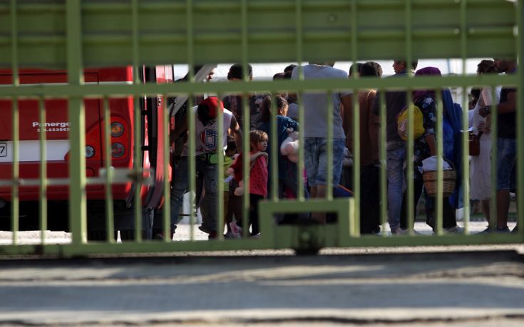 Έως 600 λαθρομετανάστες χωρούν τα κοντέινερ στο Βοτανικό