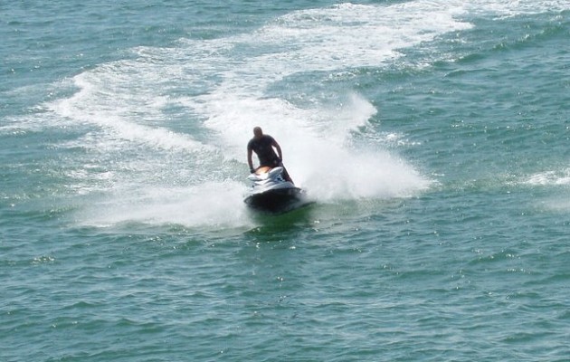 Περνάνε λαθρομετανάστες στην Ελλάδα με τζετ σκι και 2.000 ευρώ το κεφάλι