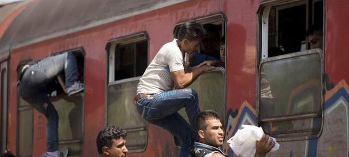 Έκρυθμη η κατάσταση στα Σκόπια: Δέκα τραυματίες λαθρομετανάστες σε επεισόδια με την αστυνομία [βίντεο]