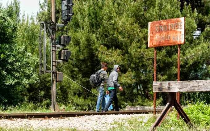 Χάος στα ελληνοσκοπιανά σύνορα: Χιλιάδες λαθρομετανάστες πέρασαν από κρυφά περάσματα