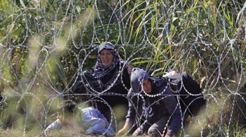 Η Ουγγαρία ολοκλήρωσε το πρώτο τμήμα του φράχτη στα σύνορα με τη Σερβία