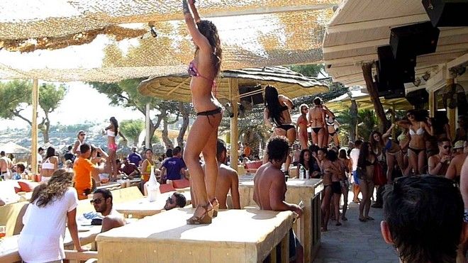 Όλοι οι “καυτοί διάλογοι” και το παρασκήνιο του καρτέλ της Μυκόνου