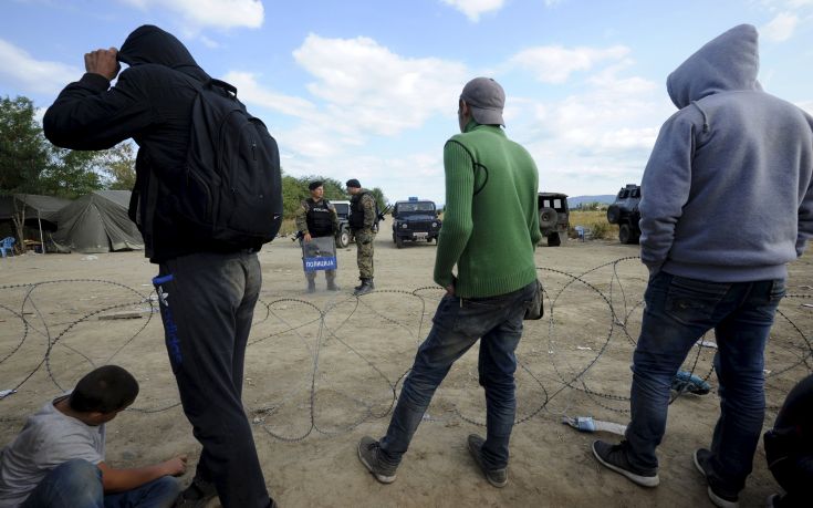 Ένταση με τους λαθρομετανάστες στα ελληνοσκοπιανά σύνορα – Η αστυνομία έκανε χρήση χημικών