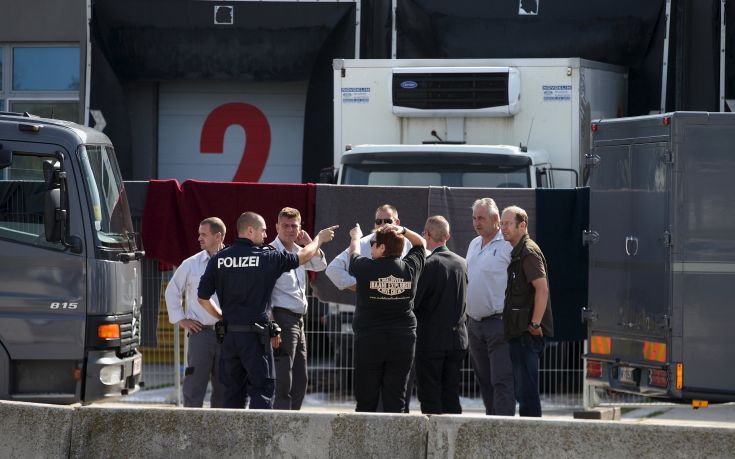 «Μπλόκο» σε τρένο με εκατοντάδες λαθρομετανάστες στα αυστριακά σύνορα