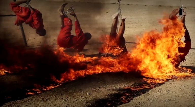 Eικόνες-σοκ! Το ISIL κρέμασε και έκαψε ζωντανούς 4 Ιρακινούς πολιτοφύλακες
