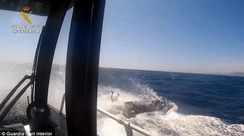 Βίντεο: Οι λαθρομετανάστες φτάνουν με τζετ σκι και στην Ισπανία – Η καταδίωξη καταγράφηκε από κάμερες GoPro