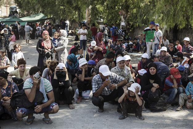 Βίντεο: “Βουλιάζει” η Λέσβος από τους λάθρο – 90.000 πέρασαν από το νησί μόνο φέτος – Περισσότεροι από τους κατοίκους!