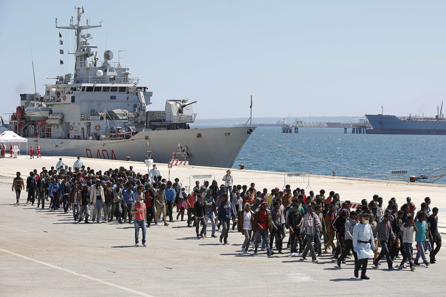 Η ΕΕ θετική στο να εκτρέπει ο “ευρωστόλος” τα πλοία των λαθρομεταναστών μόνο από την Αφρική! – Για το Αιγαίο;