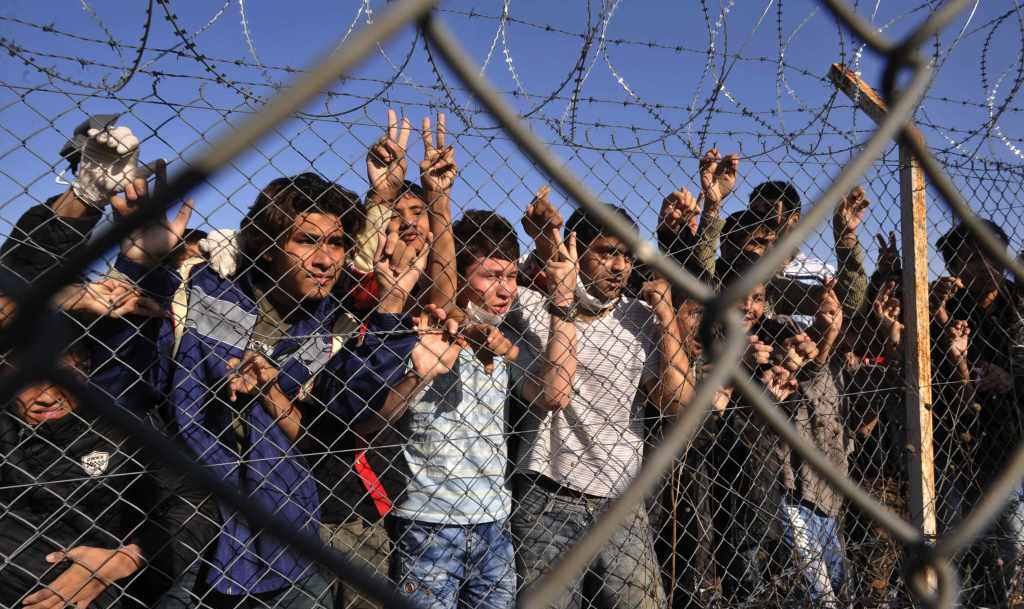 ΕΚΤΑΚΤΟ: Νέα εξέγερση λαθρομεταναστών στο Μανταμάδο της Λέσβου – Κατέλαβαν την οδό και πολιορκούν το χωριό!