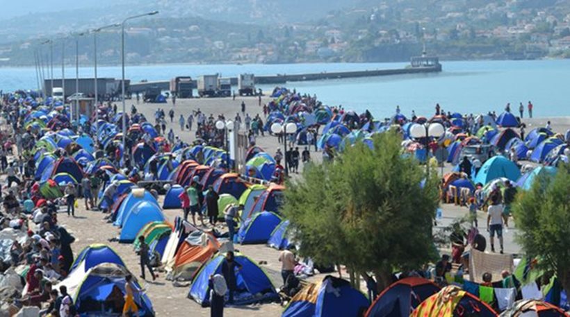 Μυτιλήνη: Σε τεράστιο καταυλισμό έχουν μετατραπεί οι δημόσιοι χώροι λόγω των αμέτρητων λαθρομεταναστών