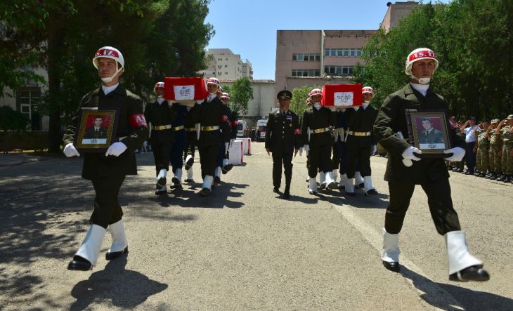 Μαίνεται η βία στο τουρκικό Κουρδιστάν – Τουλάχιστον 4 νεκροί στις συγκρούσεις Τούρκων-PKK
