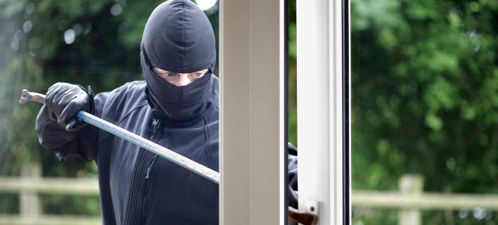 Λήστεψαν επιχειρηματία μέσα στο εξοχικό του στη Χαλκιδική