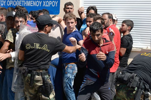 Νέα επεισόδια στο λιμάνι της Μυτιλήνης [βίντεο]