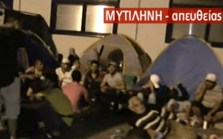 Χαοτική κατάσταση στη Μυτιλήνη – Χιλιάδες λαθρομετανάστες έχουν κατακλύσει το λιμάνι [video]