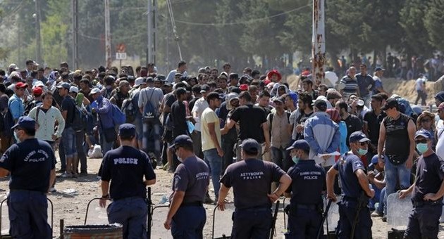 Μικροσυμπλοκές στα σύνορα με λαθρομετανάστες και αστυνομικούς των Σκοπίων