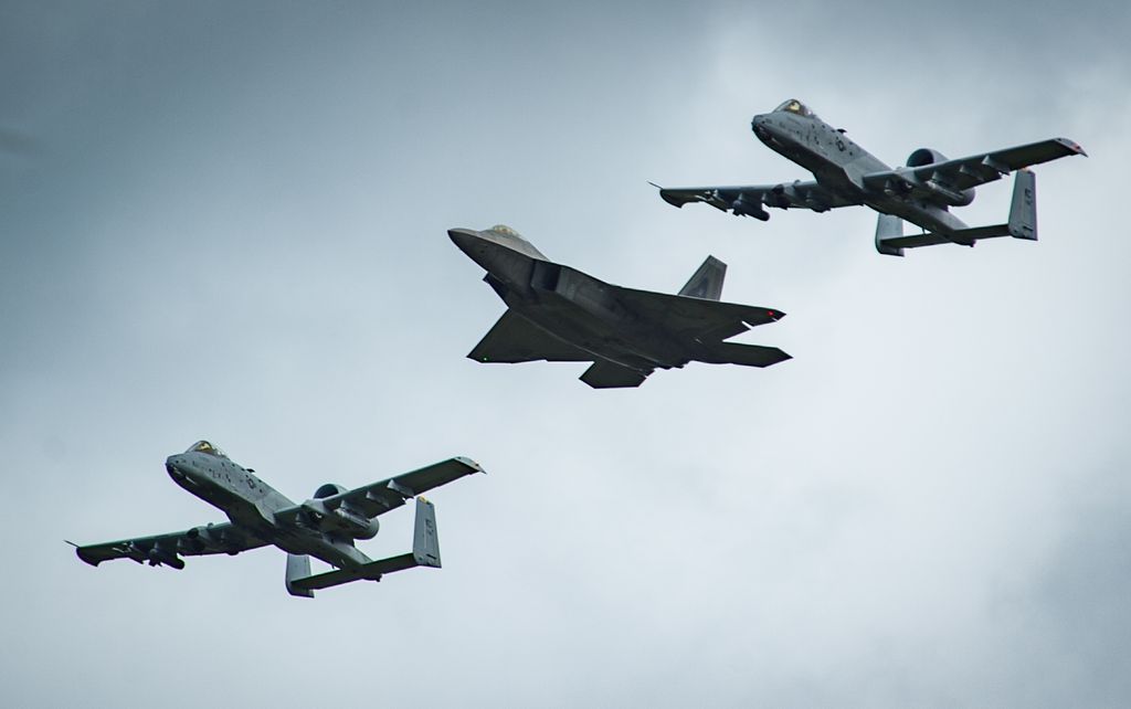 Νέα αμερικανική πρόκληση με την αποστολή F-22 στην Εσθονία! [εικόνες]