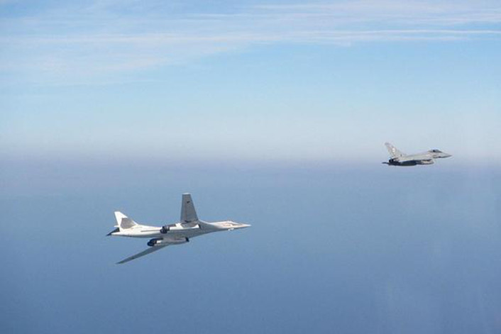 Αναχαίτιση Tu-160 Blackjack από Eurofighter Τyphoon της RAF κοντά στον εναέριο χώρο της Αγγλίας (φωτό, vid)