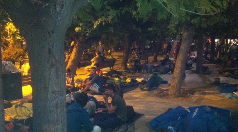 “Πνίγουν” την Αθήνα οι λαθρομετανάστες – “Κατάληψη” σε κεντρικές πλατείες της πόλης