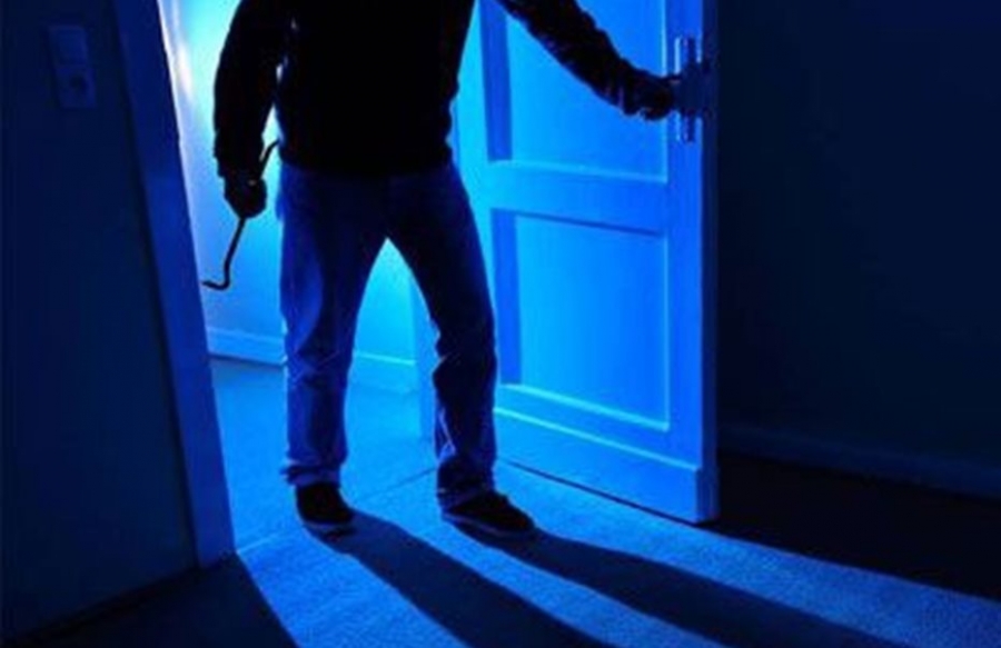 Πάτρα: Οι διαρρήκτες εισέβαλαν στο σπίτι ηλικιωμένου από τον φωταγωγό