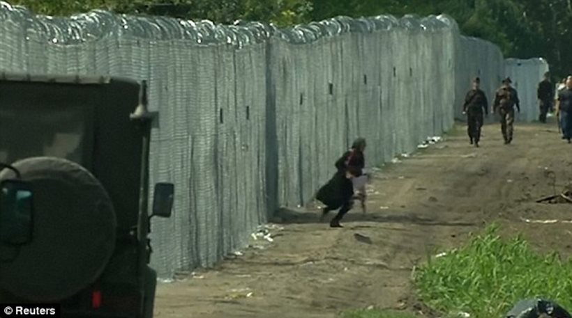 Δείτε τραγικές στιγμές στον φράχτη της Ουγγαρίας με τους λαθρομετανάστες (video)