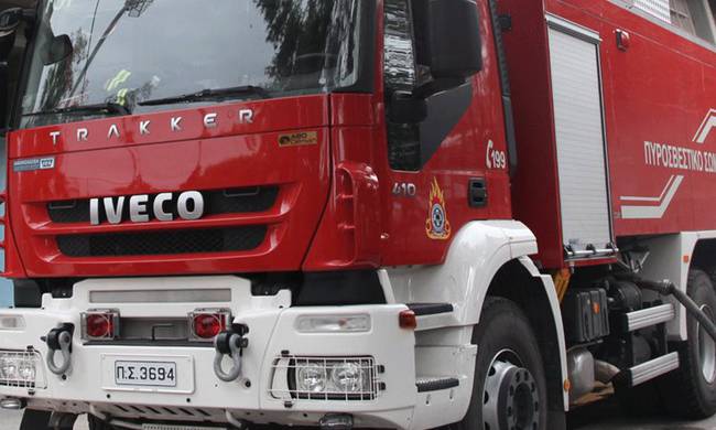 Υπό έλεγχο η πυρκαγιά σε αποθήκη στην Παλλήνη