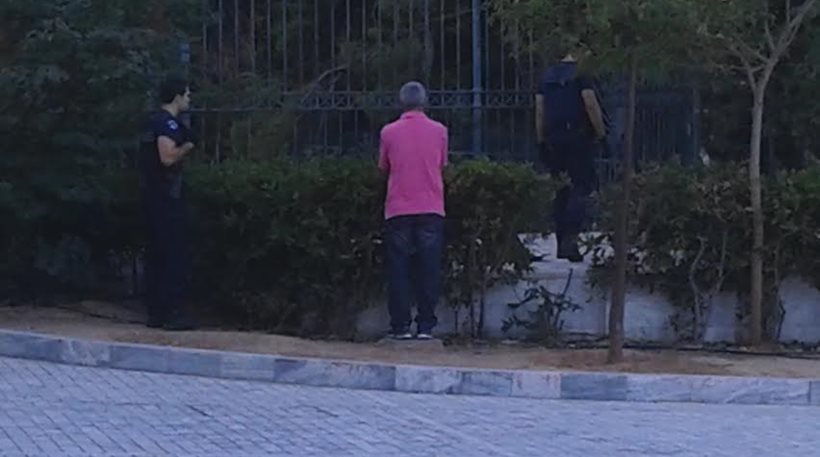 Ο καθαριστής που μαχαιρώθηκε στο Μουσείο: ”Του ζήτησα να φύγει και εκείνος έβγαλε μαχαίρι και μου επιτέθηκε”