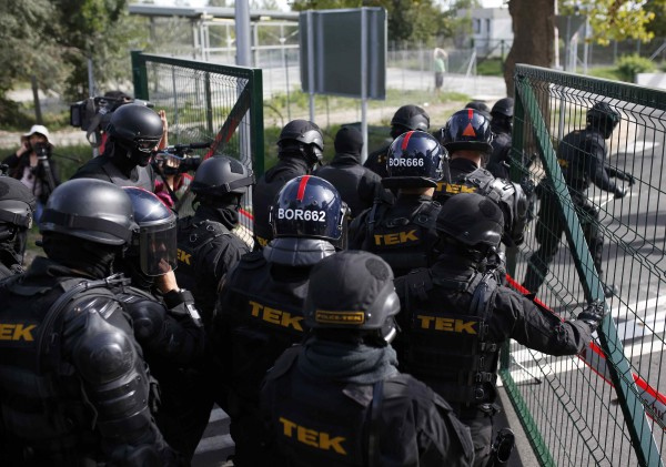 Χάος στα σύνορα της Ουγγαρίας – Ο στρατός έβγαλε οχήματα με πολυβόλα [εικόνες-βίντεο]