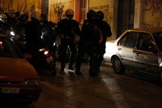 Εισβολή αναρχικών σε ξενοδοχείο του Βόλου σε ομιλία του ευρωβουλευτή Γ.Κύρτσου