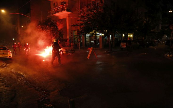 Στο 401 στρατιωτικό νοσοκομείο ο αστυνομικός που τραυματίστηκε στα Εξάρχεια