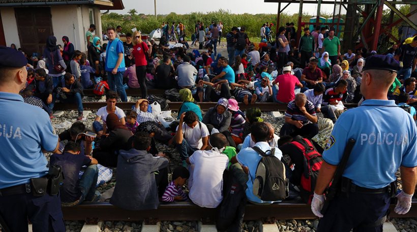 Δραματικές διαστάσεις στο προσφυγικό: Η Ευρώπη κλείνει τα σύνορα και αφήνει τους μετανάστες στην Ελλάδα (φωτό)