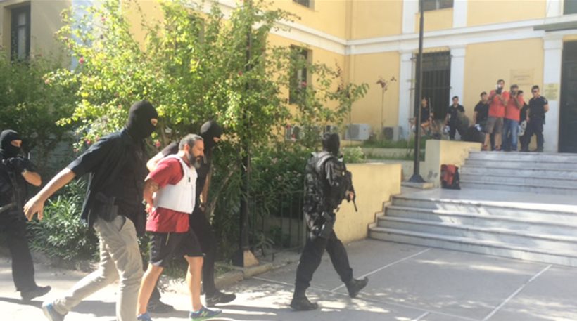 Ασκήθηκε ποινική δίωξη για τρομοκρατία στον Γιώργο Πετρακάκο [φωτό]