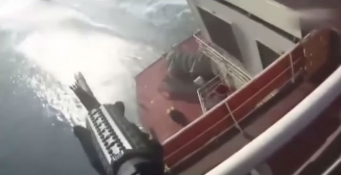 Σομαλοί πειρατές πλεύρισαν πλοίο αλλά τους υποδέχτηκαν με πολυβόλα [βίντεο]