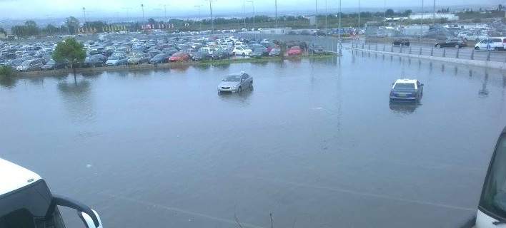 Το αεροδρόμιο Μακεδονία μετατράπηκε μέσα σε λίγα λεπτά σε… λίμνη λόγω βροχόπτωσης (φωτο)