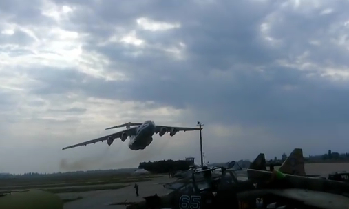 Η απίστευτα χαμηλή πτήση ενός Il-76! [βίντεο]