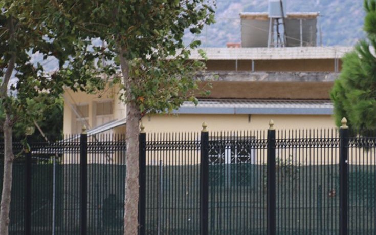 Πλούσια τα ευρήματα στη γιάφκα του Μαραθώνα – Καθαρά τα όπλα