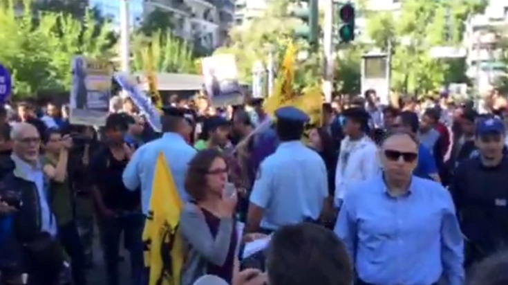 Ένταση μεταξύ… αντιφασιστών και κατοίκων στην πλατεία Βικτωρίας – Χρειάστηκε η επέμβαση της αστυνομίας [βίντεο]